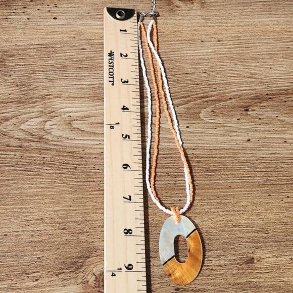 Vintage Orange white beaded necklace with mother shell pendant - Picture 7 of 9